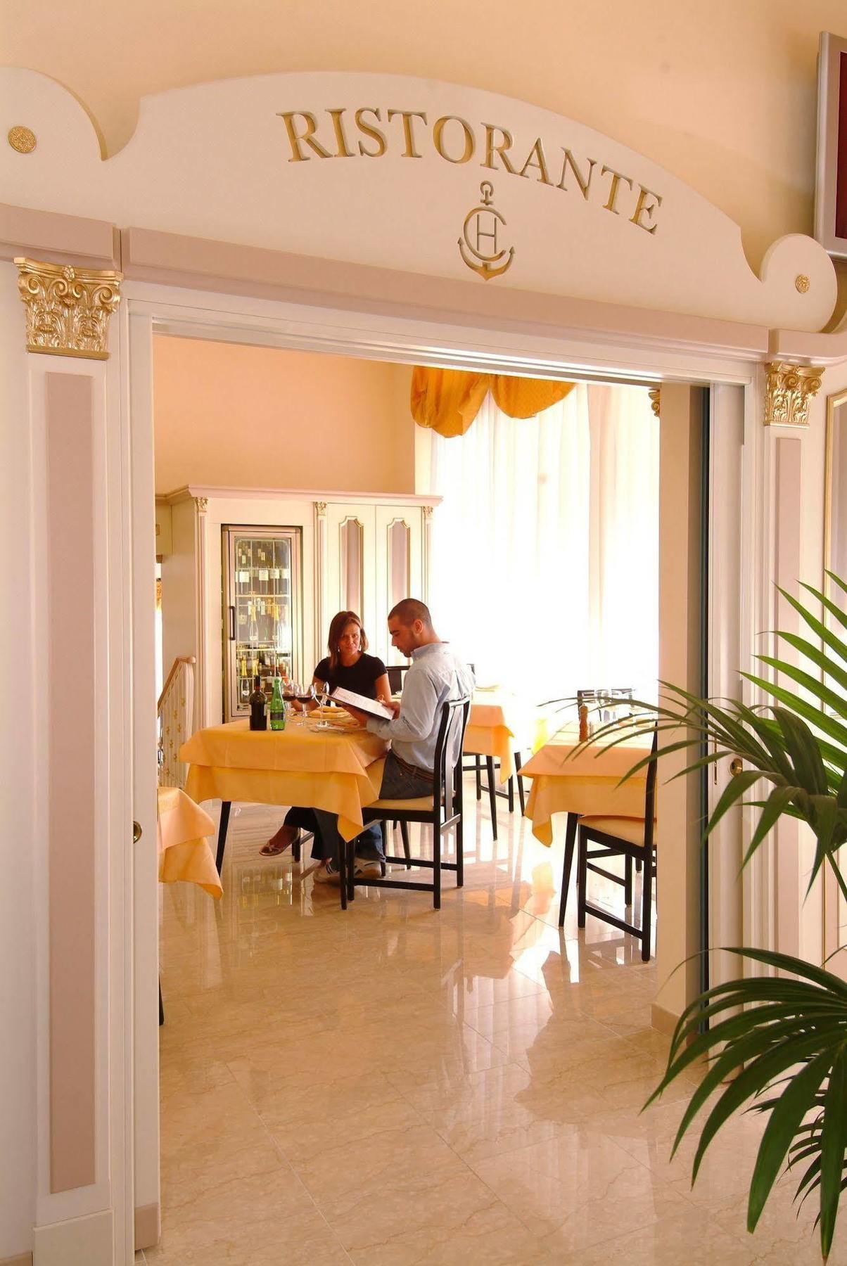 Hotel Ristorante Commercio Сало Экстерьер фото