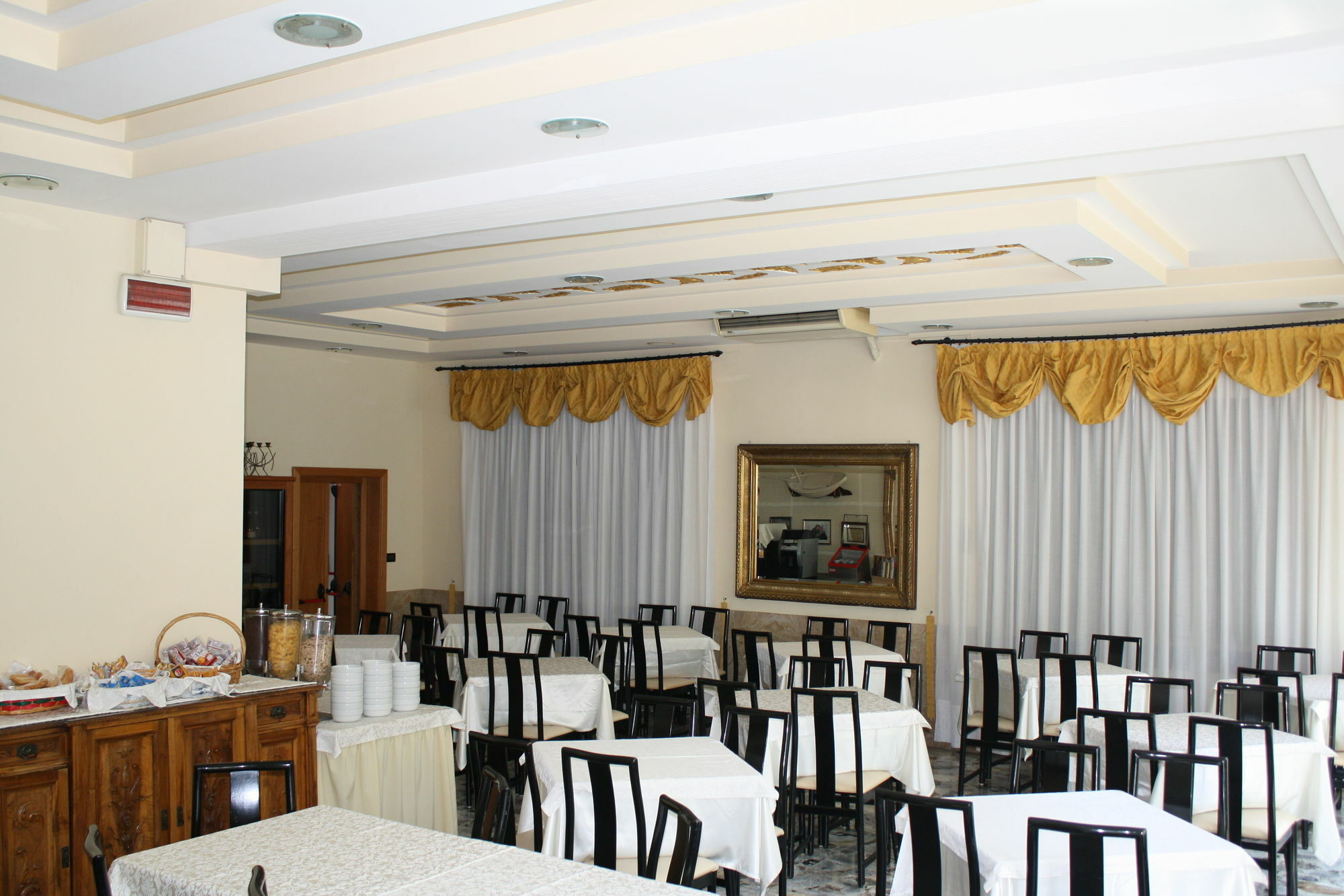 Hotel Ristorante Commercio Сало Экстерьер фото